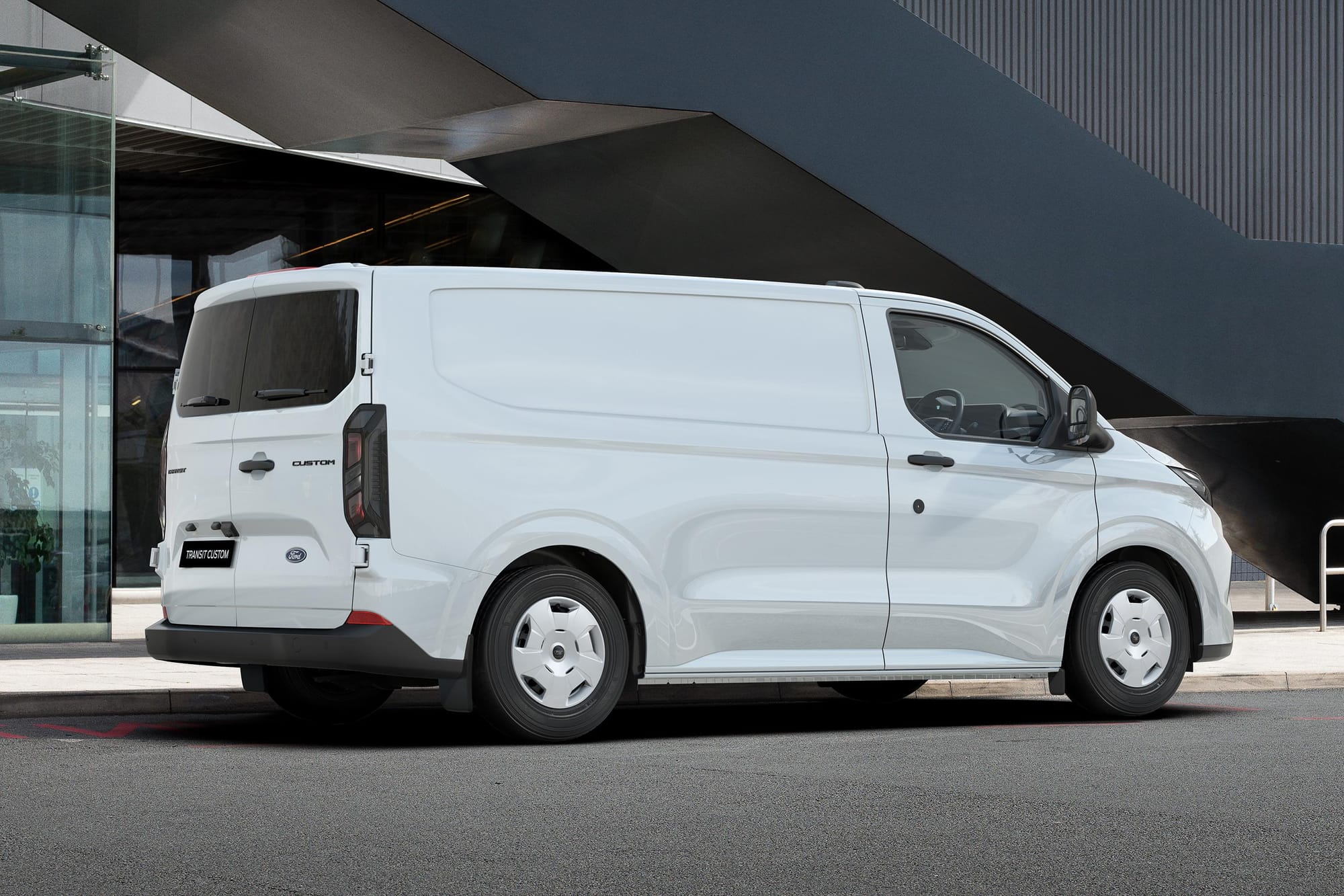 2024 Ford Transit Custom Review Roundup – Side View 