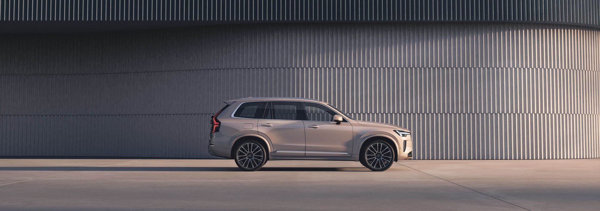 2024 Volvo XC60/XC90 Review Roundup – Side View 