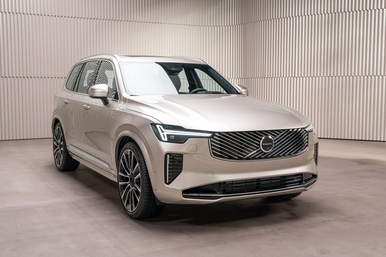 2024 Volvo XC60/XC90 Review Roundup – Front and Side View