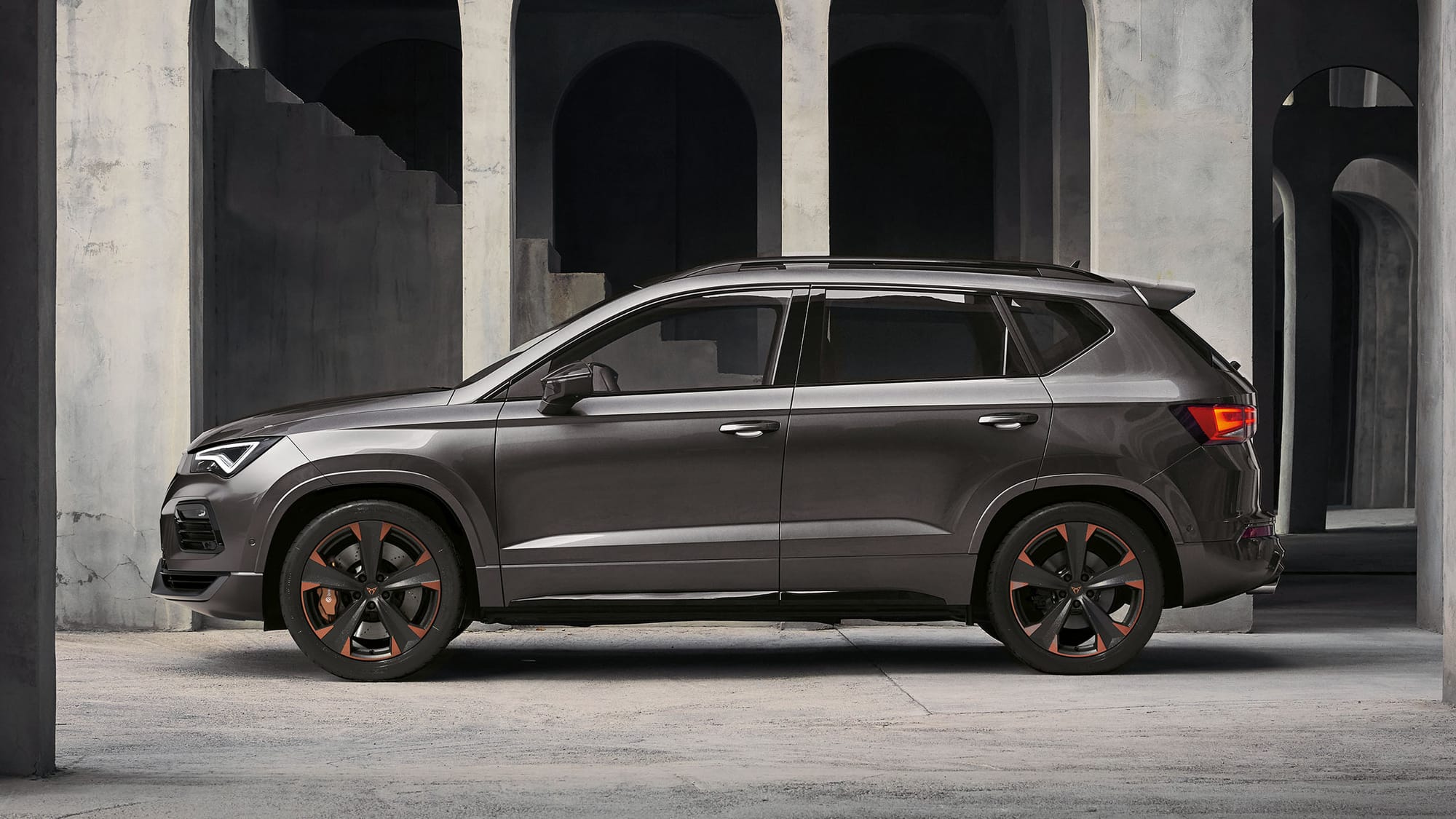 2024 Cupra Ateca V Review Roundup – Side View 