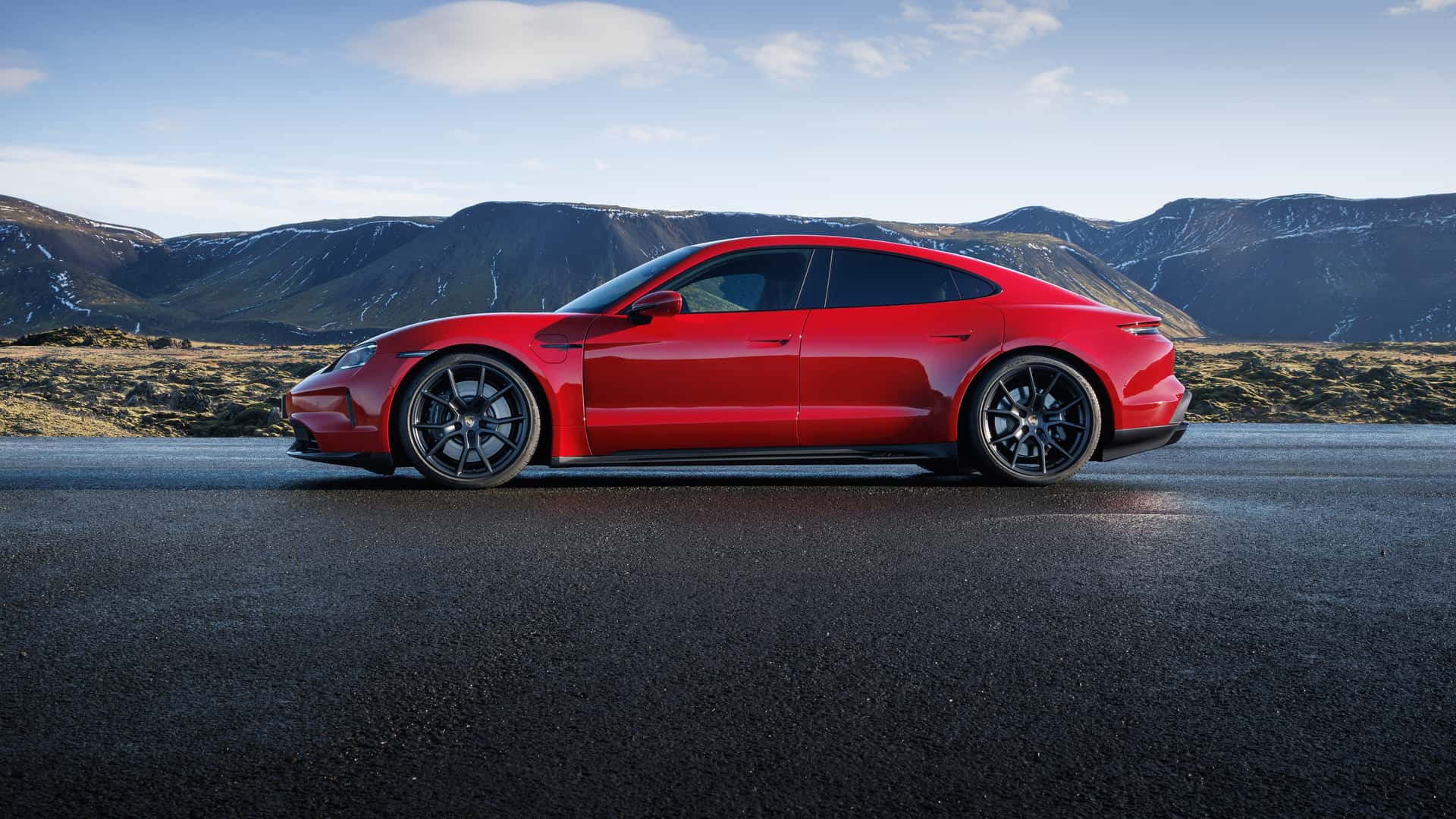 2025 Porsche Taycan 4 and GTS: New Variants Join the Lineup