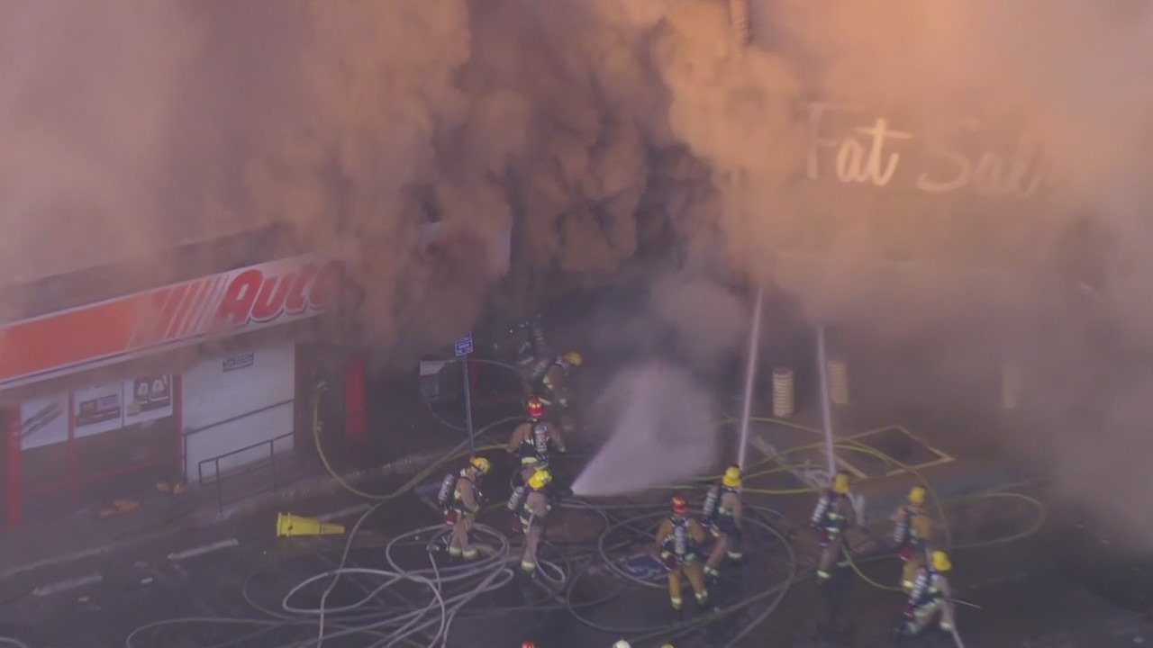 AutoZone Fire Engulfs Store in Hollywood