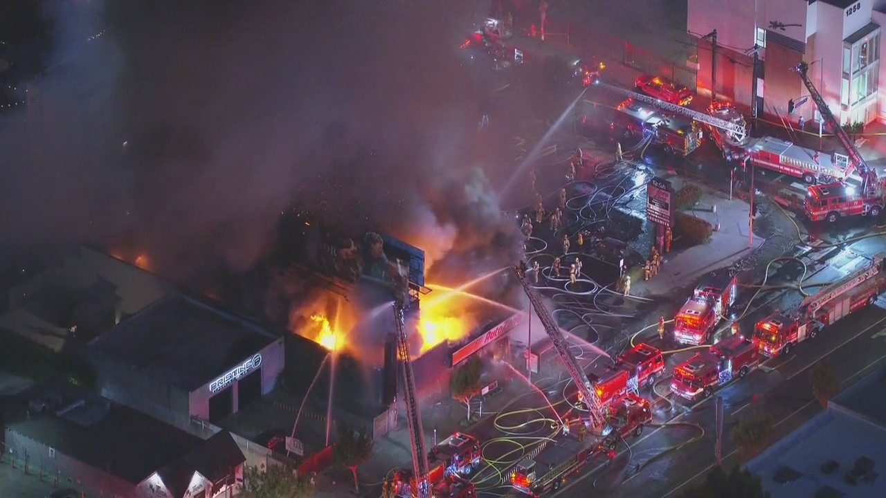 AutoZone Fire Engulfs Store in Hollywood