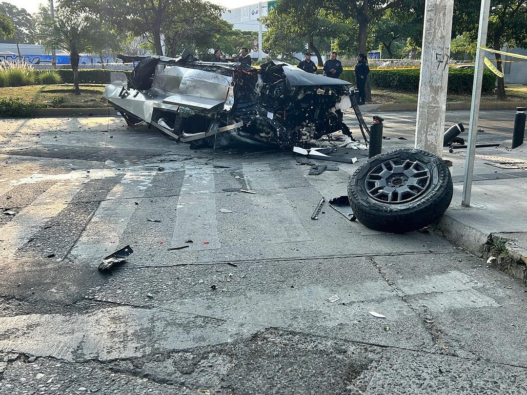 CyberTruck Crash in Mexico