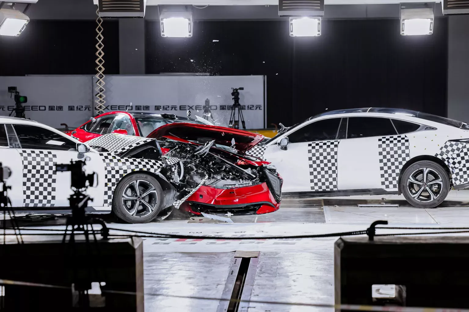 Chery Conducts Three-Way Crash Test to Demonstrate Electric Vehicle Battery Safety