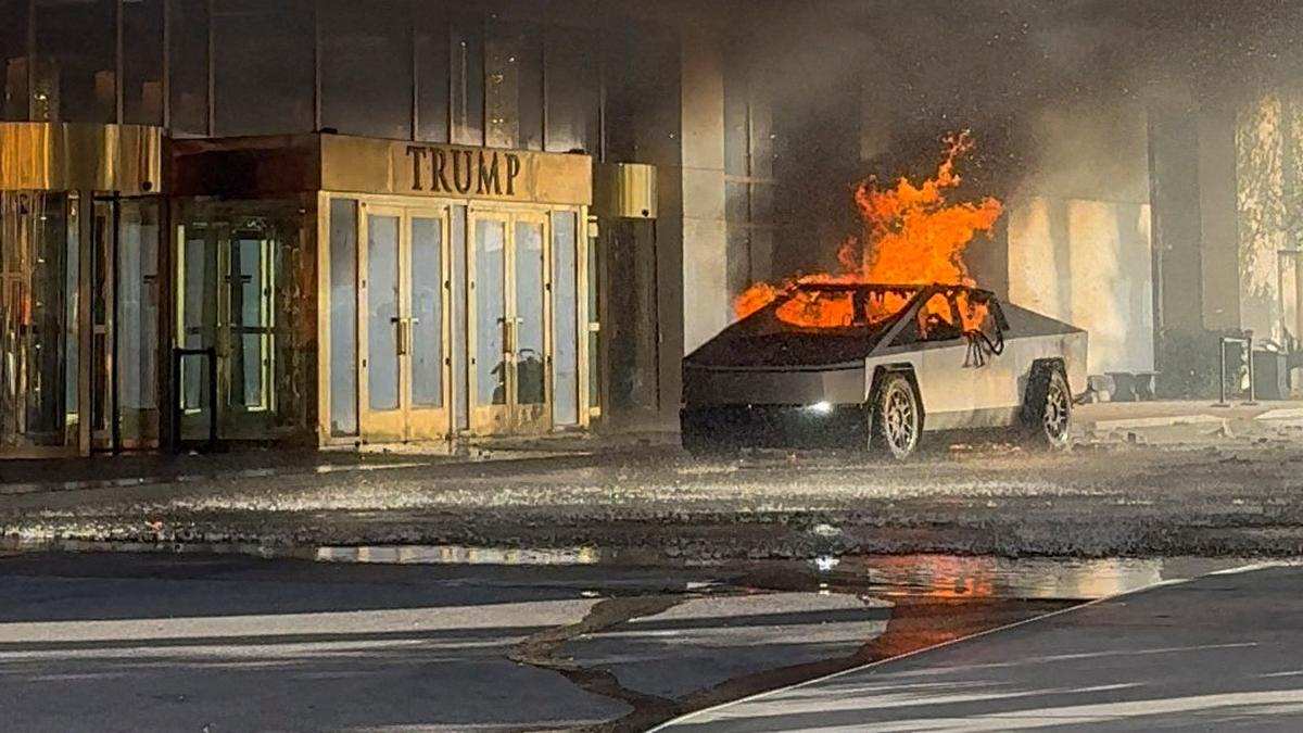 Tesla CyberTruck Explosion at Trump Hotel: All Info