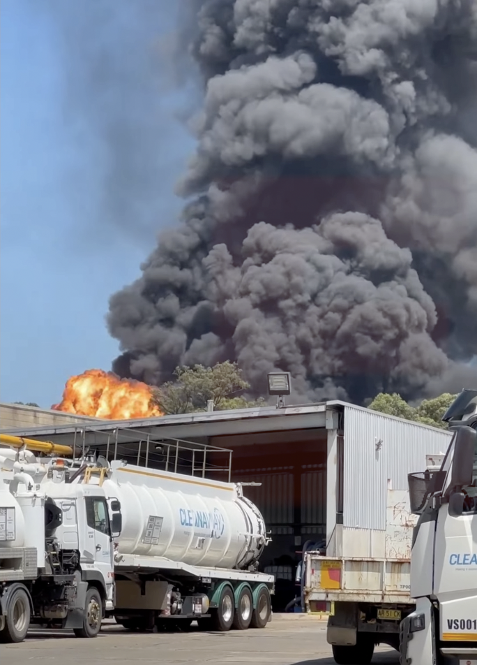 Massive Fire Erupts at Cleanaway North St Marys Depot – Explosive Liquid Waste Blaze Causes Traffic Chaos!