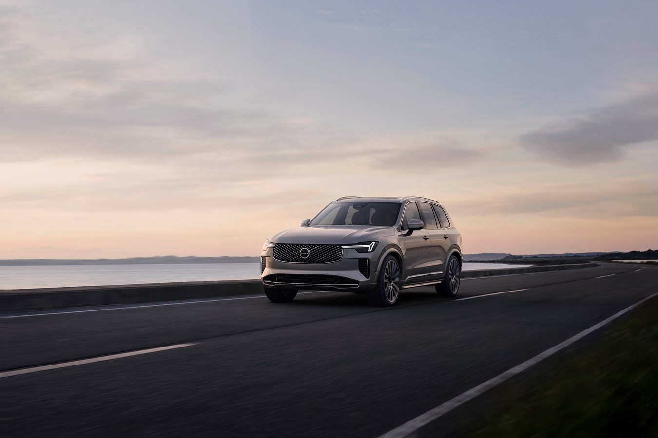 2025 Volvo XC90: Petrol and PHEV SUVs Get a Fresh Update!